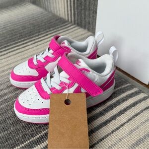 girls NIKE court borough low sneakers.  kids sz 9 NEW IN BOX